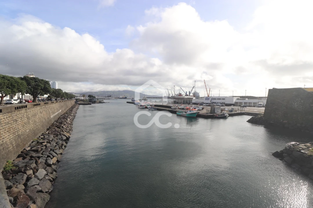 Moradia T3 para Venda em Ponta Delgada (São José) Foto 28