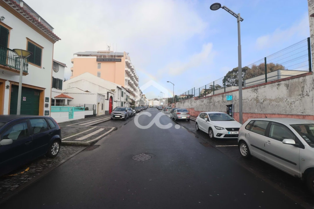 Moradia T3 para Venda em Ponta Delgada (São José) Foto 33
