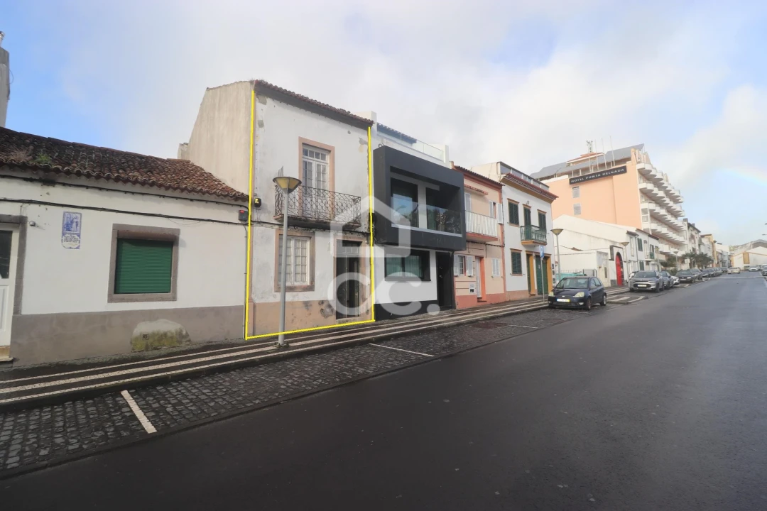 Moradia T3 para Venda em Ponta Delgada (São José) Foto 4