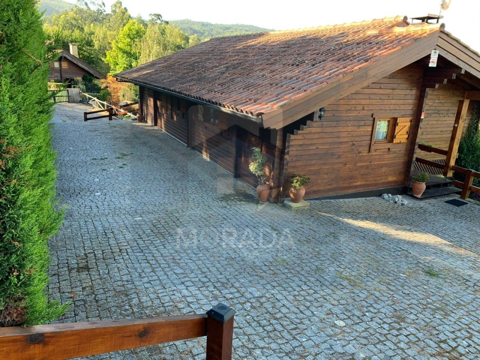 Moradia T4 para Venda em Loivo Foto 4