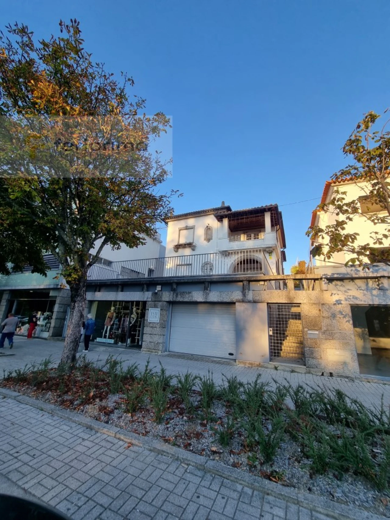 Prédio para Arrendamento em Oliveira, São Paio e São Sebastião Foto 1