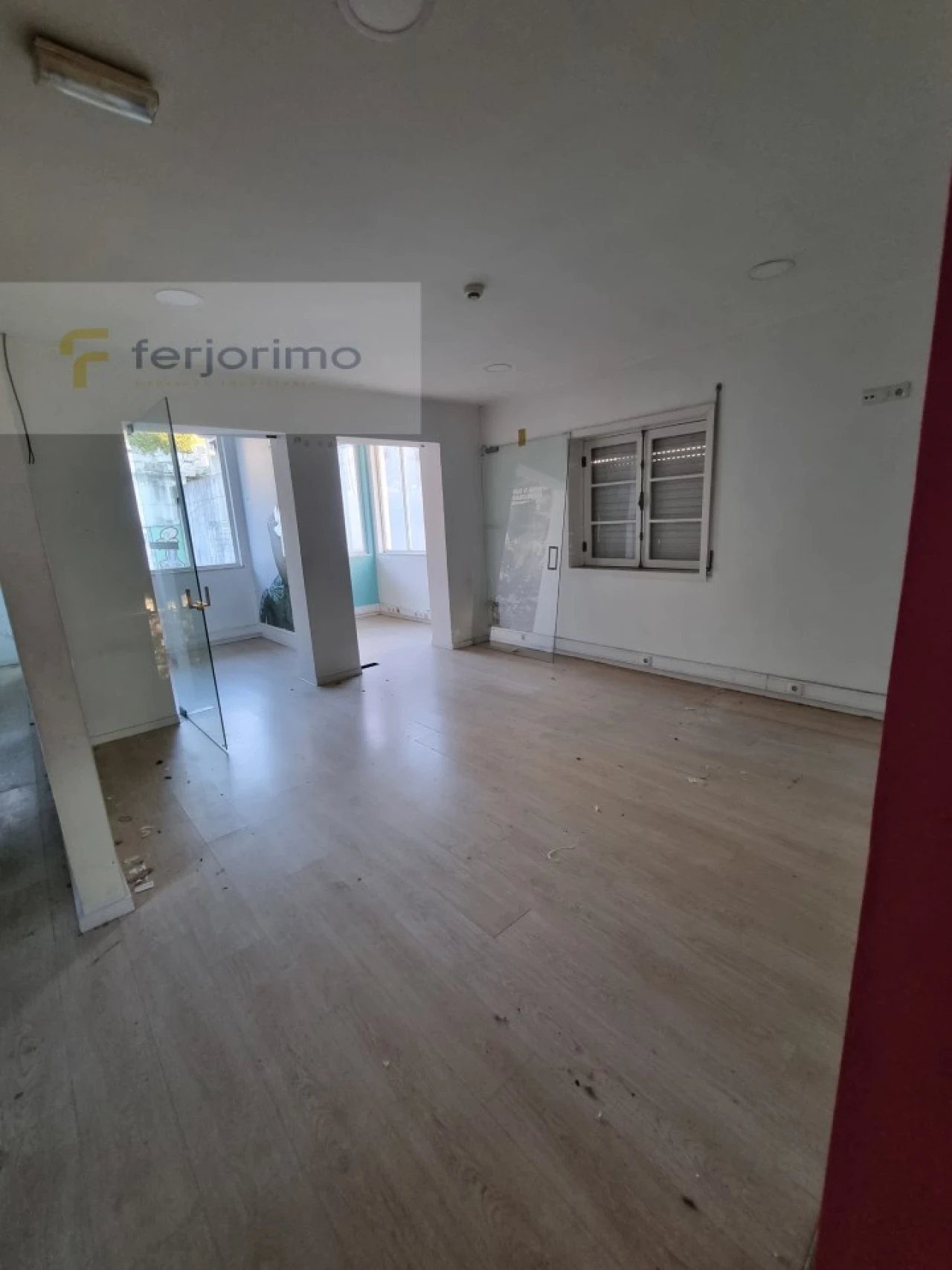 Prédio para Arrendamento em Oliveira, São Paio e São Sebastião Foto 23