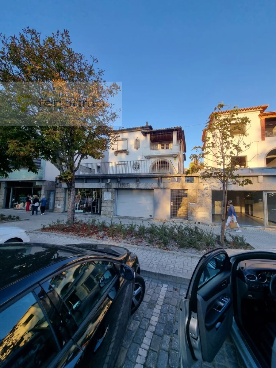 Prédio para Arrendamento em Oliveira, São Paio e São Sebastião Foto 3