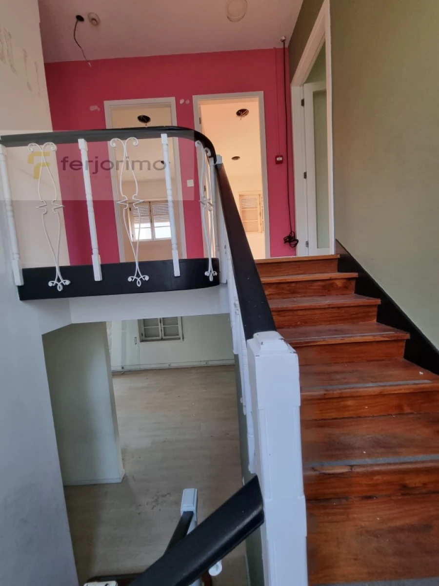 Prédio para Arrendamento em Oliveira, São Paio e São Sebastião Foto 6