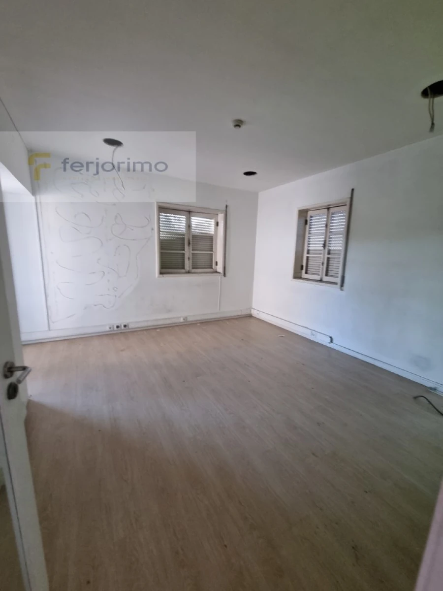 Prédio para Arrendamento em Oliveira, São Paio e São Sebastião Foto 7