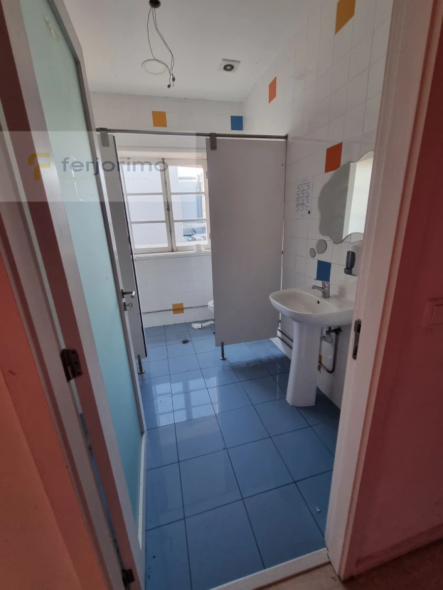 Prédio para Arrendamento em Oliveira, São Paio e São Sebastião Foto 12