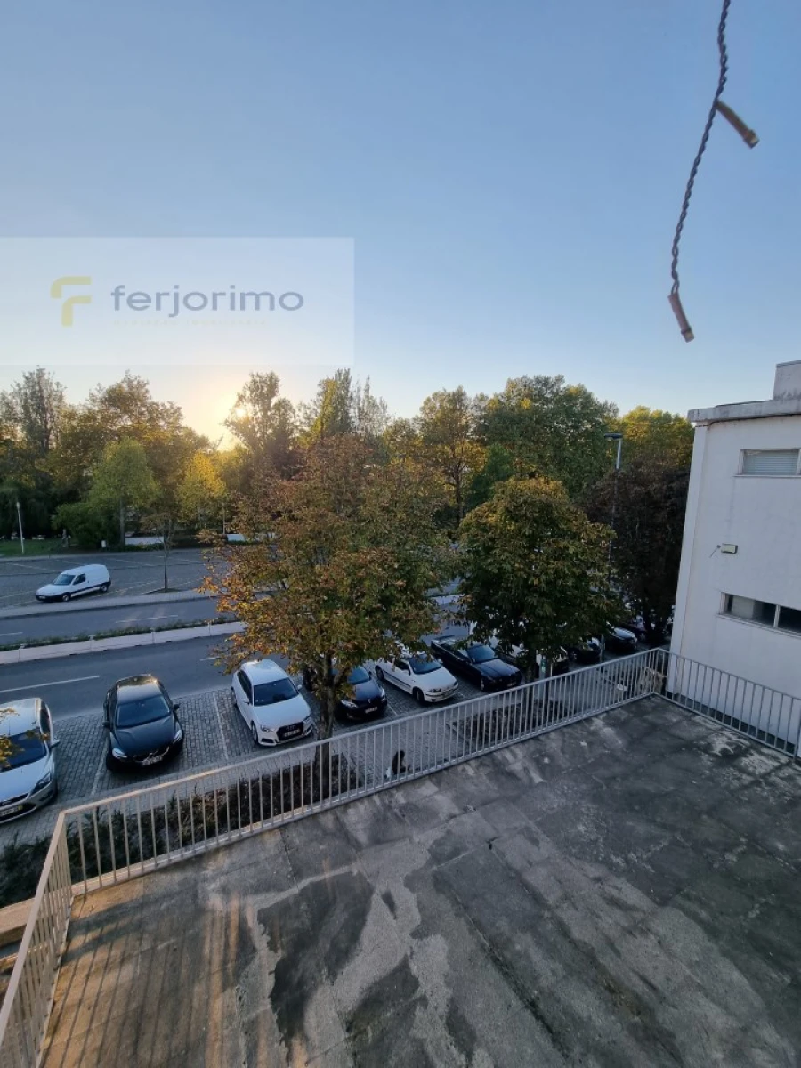 Prédio para Arrendamento em Oliveira, São Paio e São Sebastião Foto 16