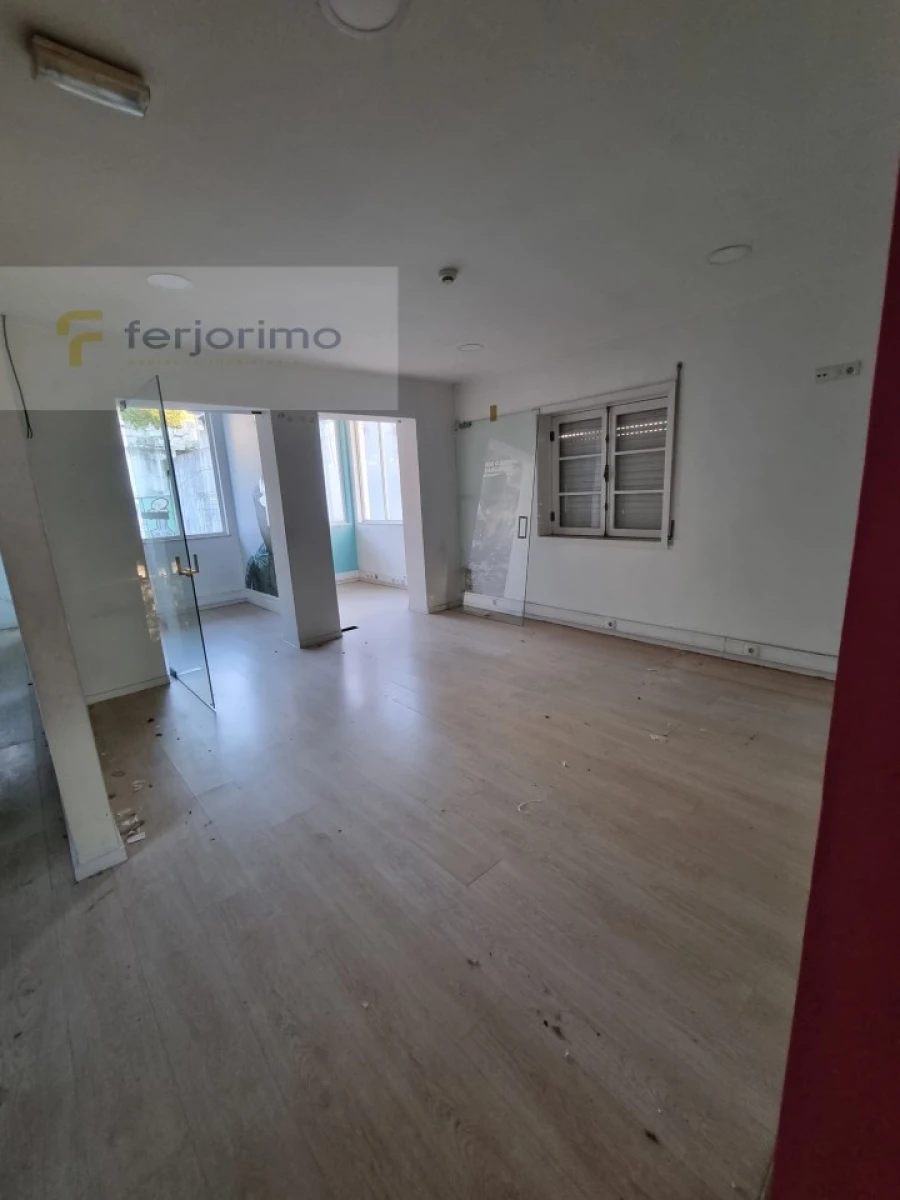 Prédio para Arrendamento em Oliveira, São Paio e São Sebastião Foto 23