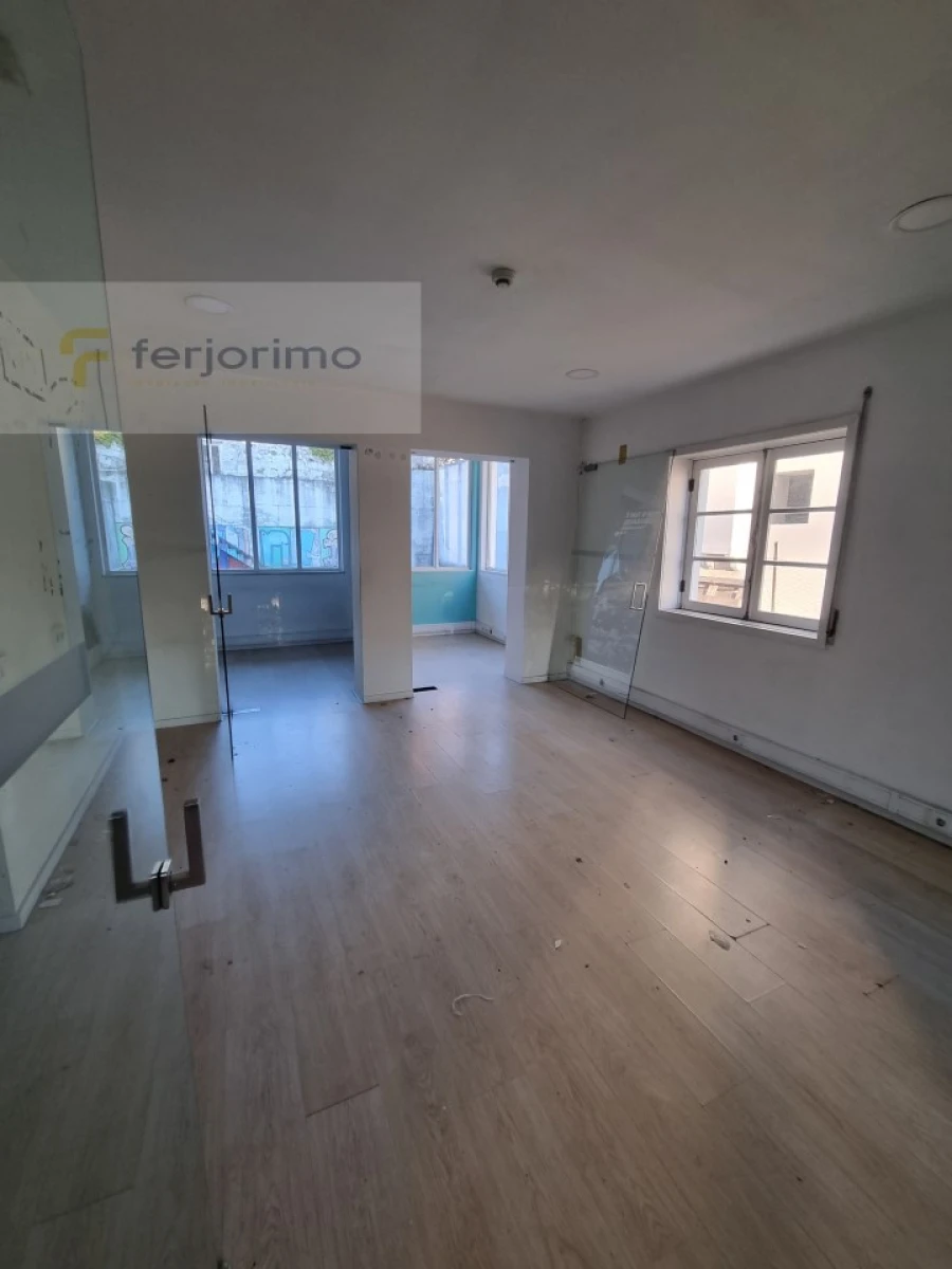 Prédio para Arrendamento em Oliveira, São Paio e São Sebastião Foto 24