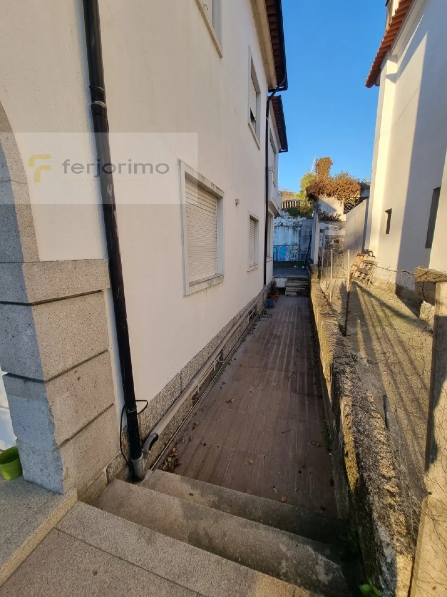 Prédio para Arrendamento em Oliveira, São Paio e São Sebastião Foto 29