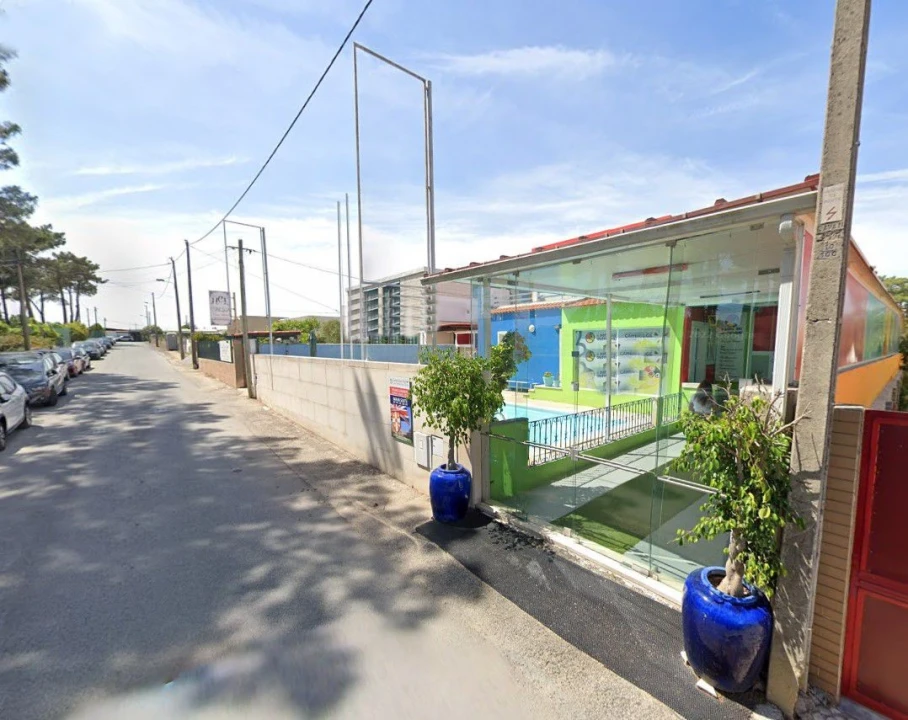 Negócio para Venda em Almada, Cova da Piedade, Pragal e Cacilhas Foto 1