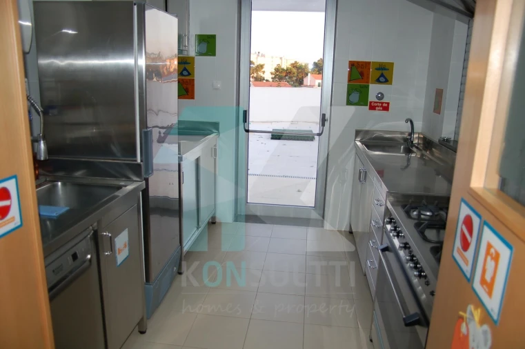 Negócio para Venda em Santo Antonio da Charneca Foto 4