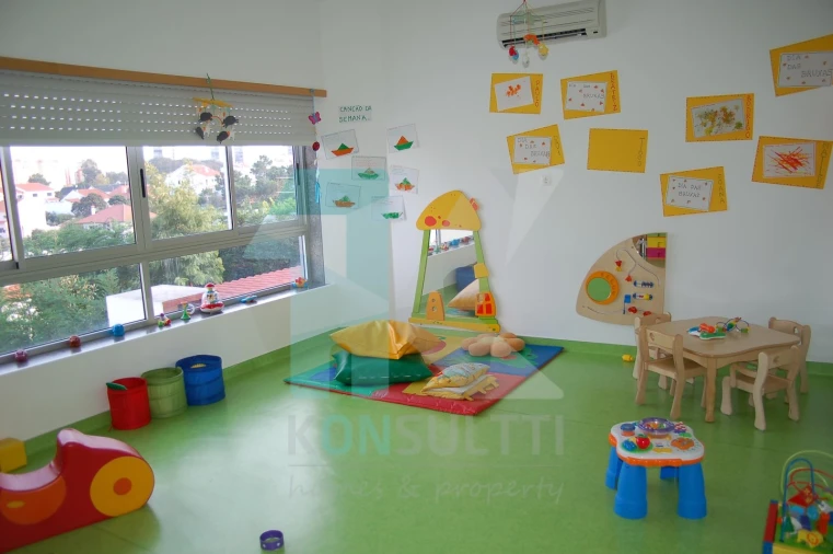 Negócio para Arrendamento em Santo Antonio da Charneca Foto 2