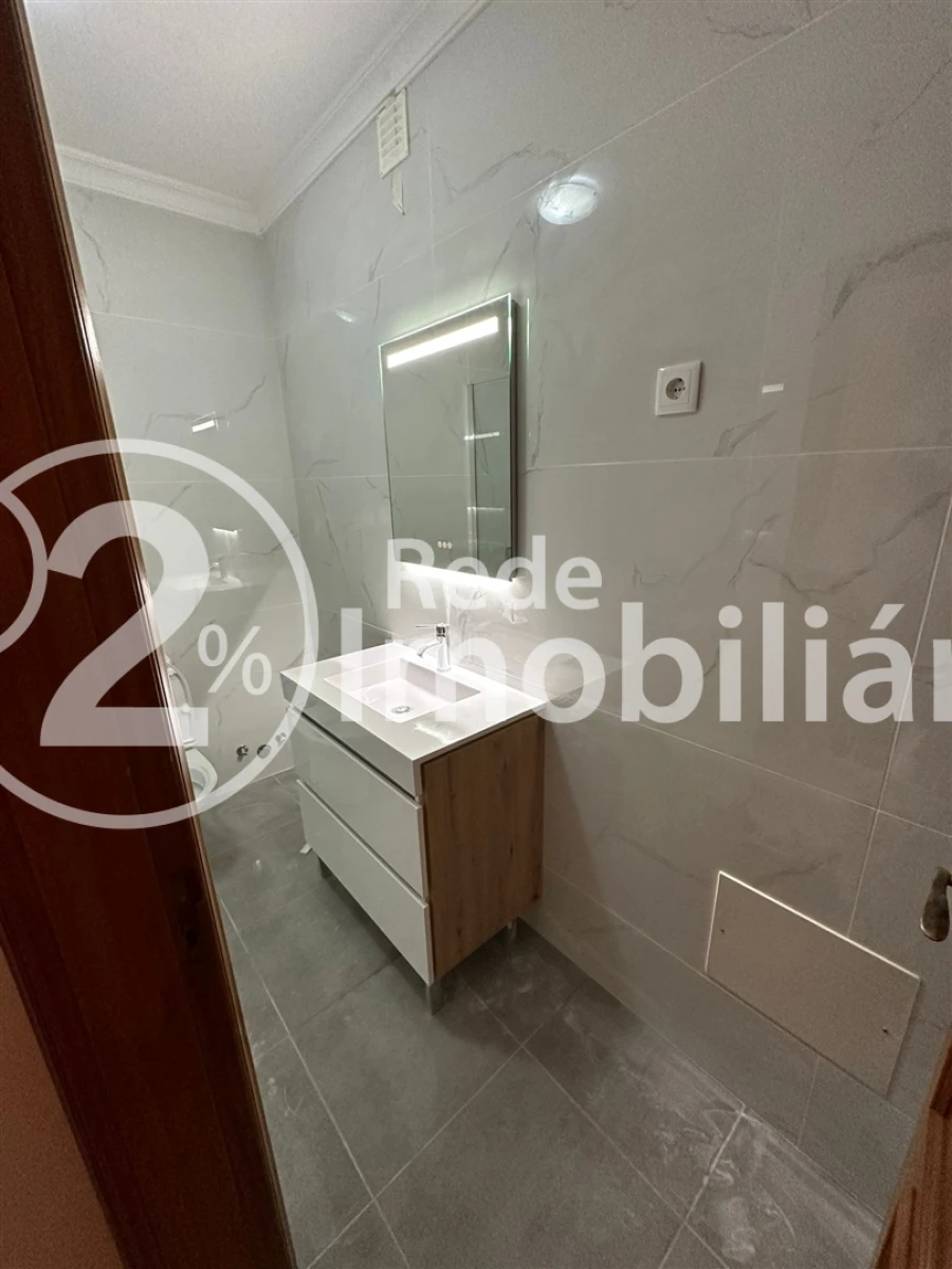 Apartamento T2 para Venda em Eixo e Eirol Foto 9