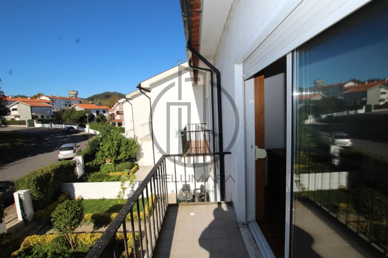 Moradia T3 para Arrendamento em Oliveira (São Mateus) Foto 4