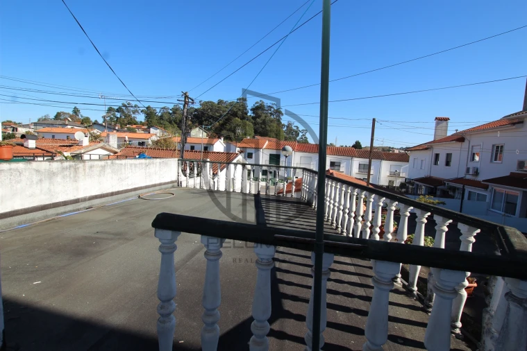 Moradia T3 para Arrendamento em Oliveira (São Mateus) Foto 3