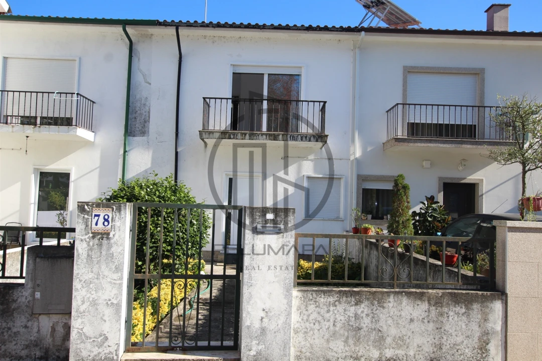 Moradia T3 para Arrendamento em Oliveira (São Mateus) Foto 1