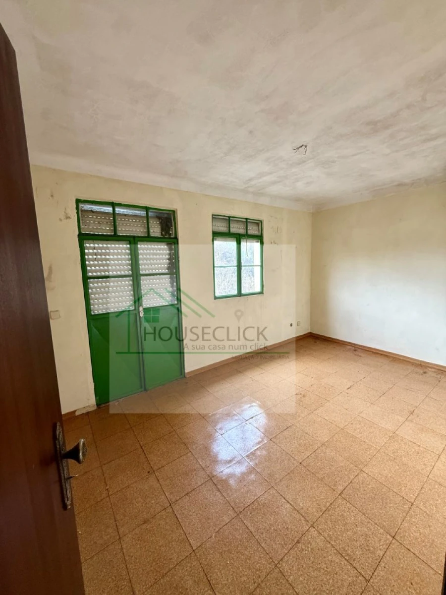 Moradia T4 para Venda em Caria Foto 8