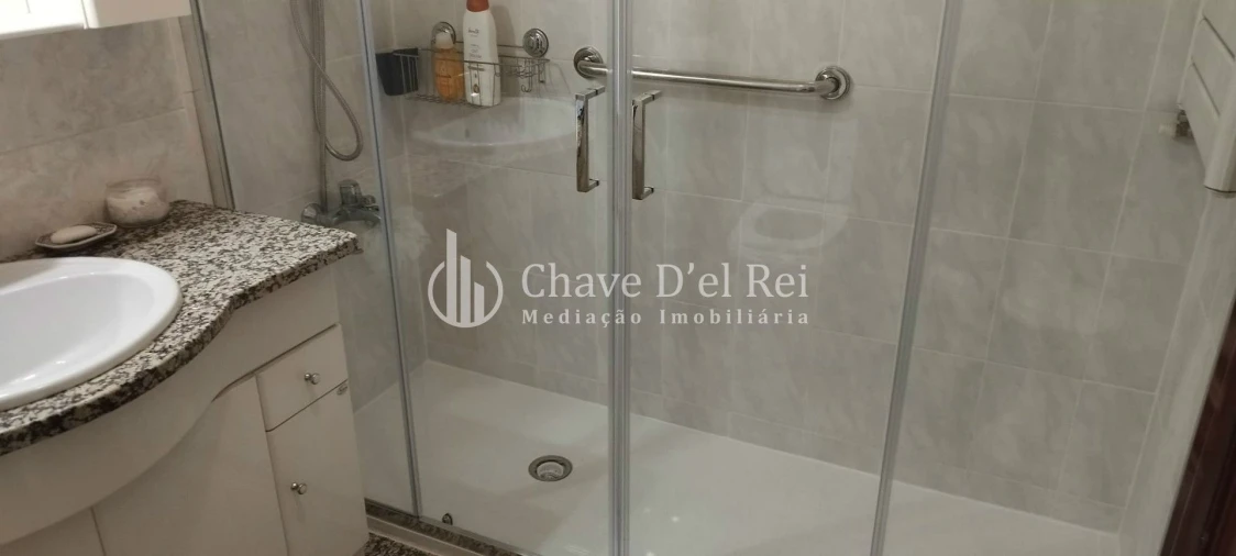 Apartamento T6 para Venda em Viseu Foto 3