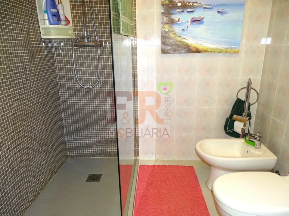 Quarto para Arrendamento em Fernao Ferro Foto 7