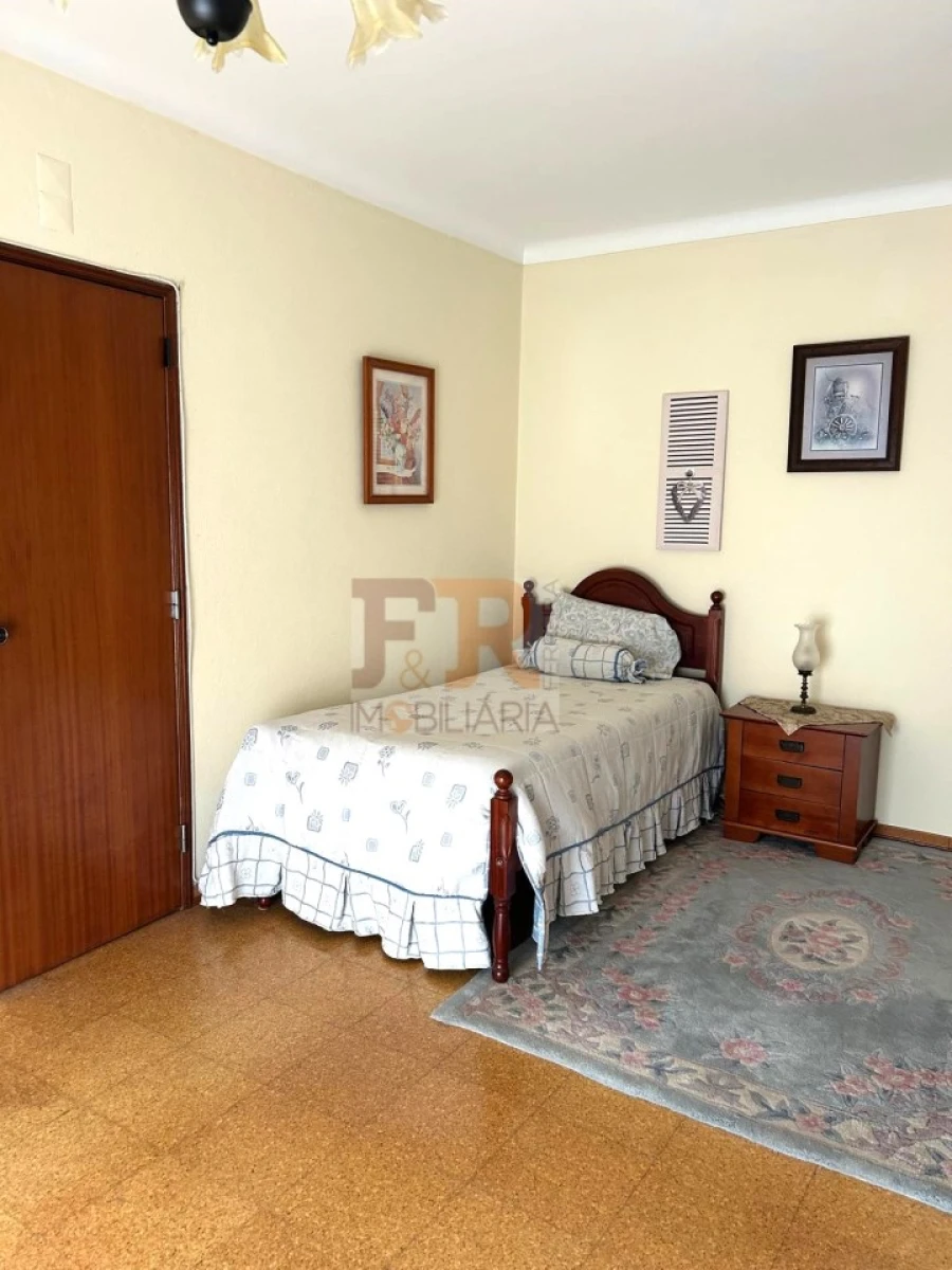 Quarto para Arrendamento em Fernao Ferro Foto 5