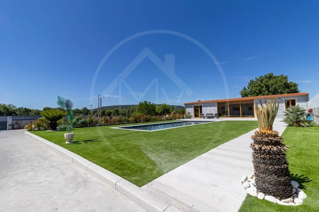 Moradia T4 para Venda em Bornes de Aguiar Foto 5