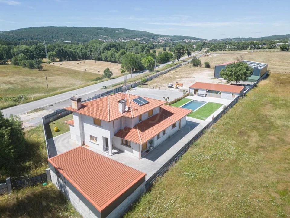 Moradia T4 para Venda em Bornes de Aguiar Foto 2