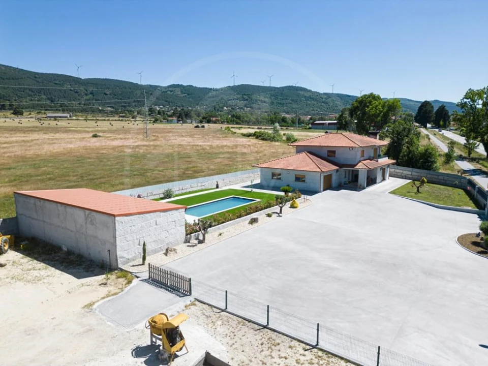 Moradia T4 para Venda em Bornes de Aguiar Foto 12