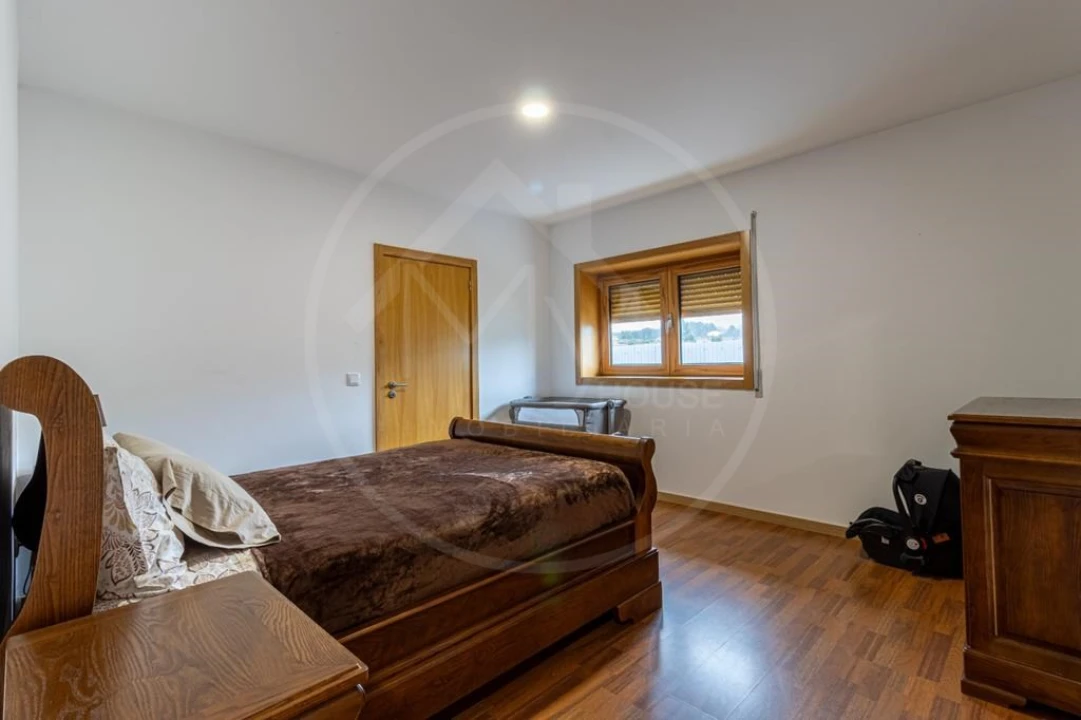 Moradia T4 para Venda em Bornes de Aguiar Foto 29