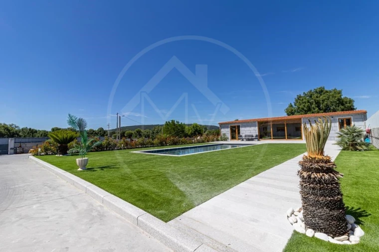 Moradia T4 para Venda em Bornes de Aguiar Foto 5