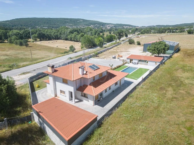 Moradia T4 para Venda em Bornes de Aguiar Foto 2