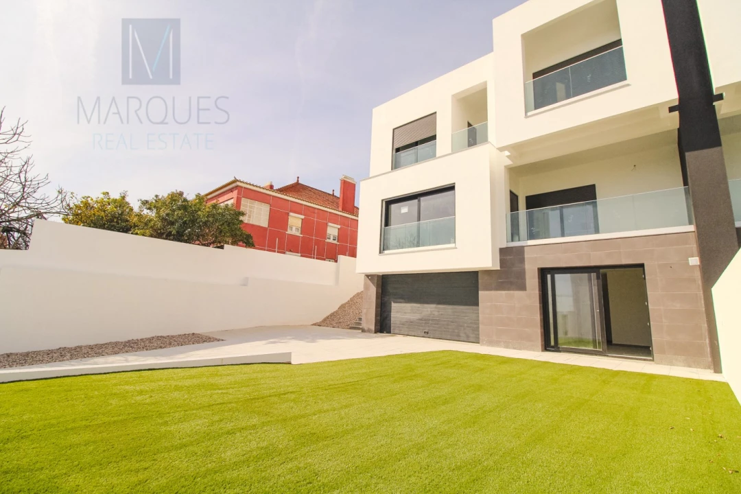 Moradia T4 para Venda em Corroios Foto 2