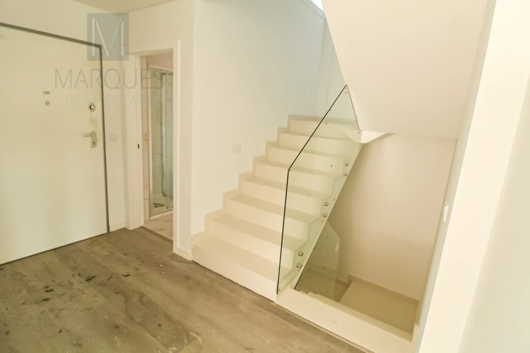 Moradia T4 para Venda em Corroios Foto 7