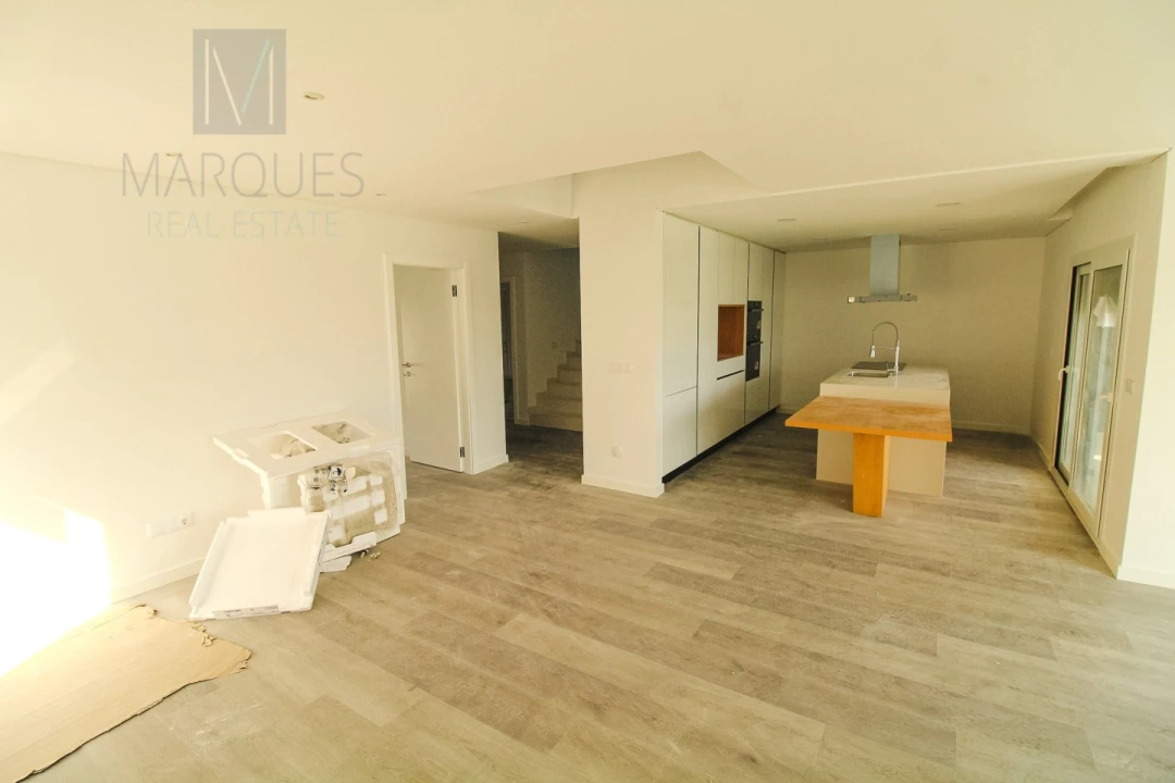 Moradia T4 para Venda em Corroios Foto 9