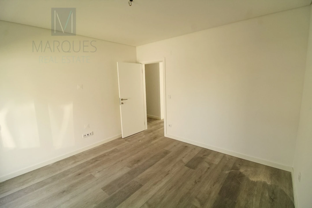 Moradia T4 para Venda em Corroios Foto 10