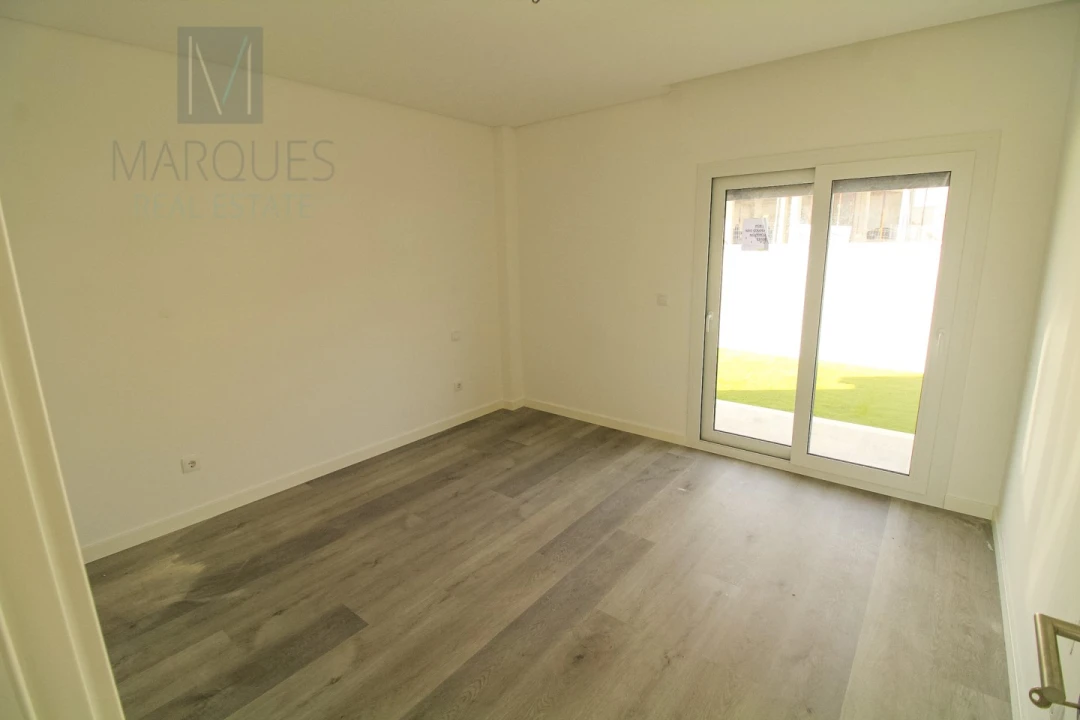 Moradia T4 para Venda em Corroios Foto 11