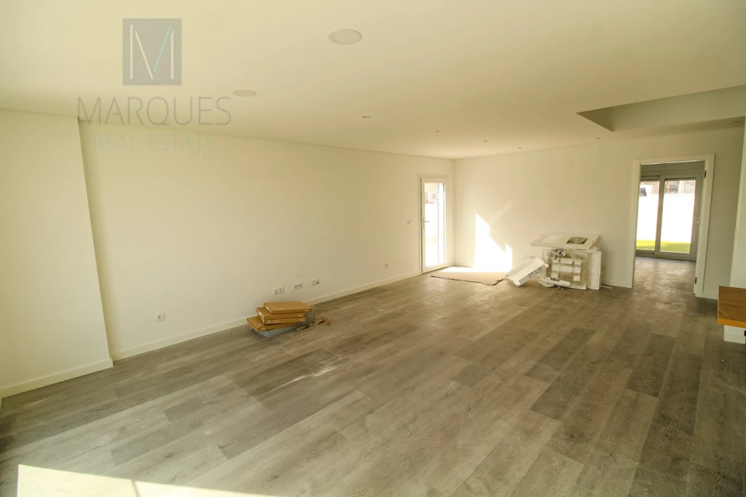 Moradia T4 para Venda em Corroios Foto 13