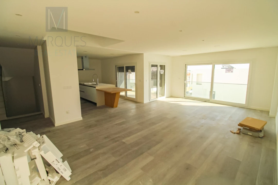 Moradia T4 para Venda em Corroios Foto 15