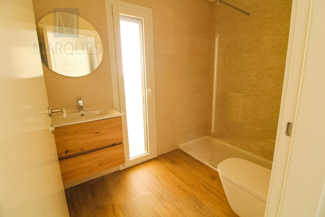 Moradia T4 para Venda em Corroios Foto 24