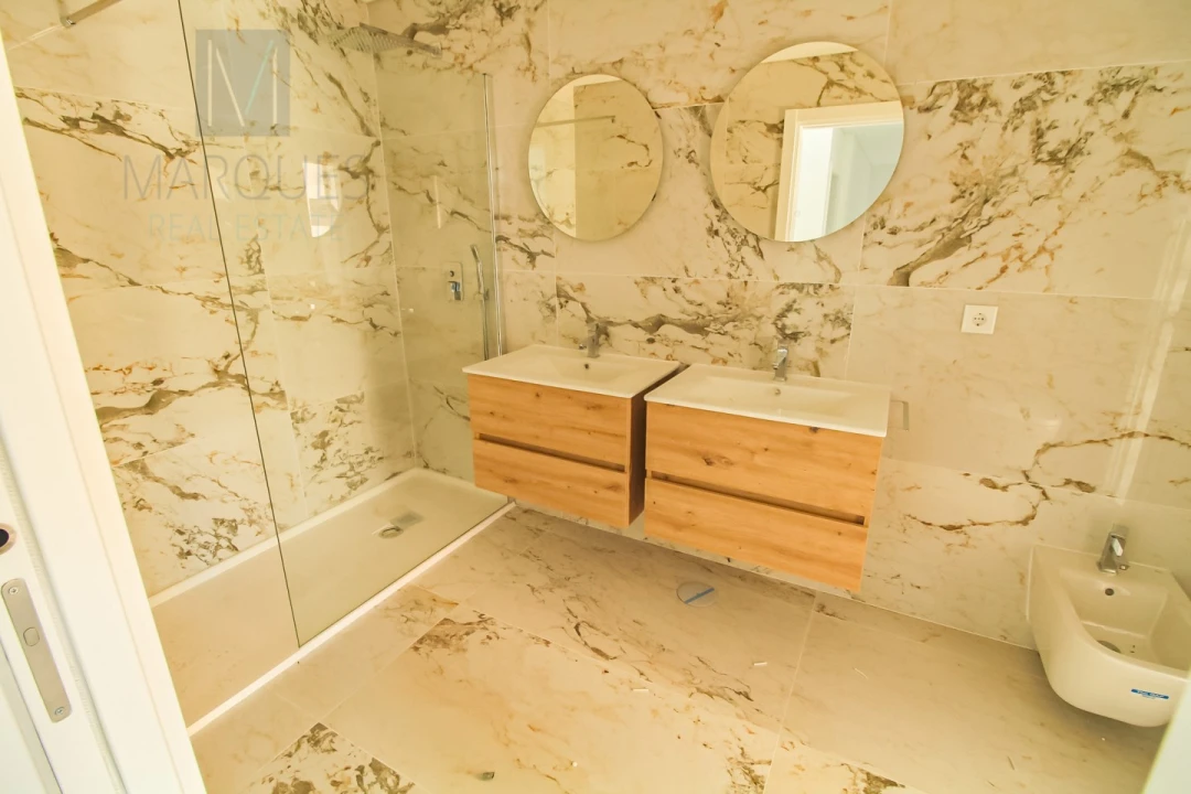 Moradia T4 para Venda em Corroios Foto 27