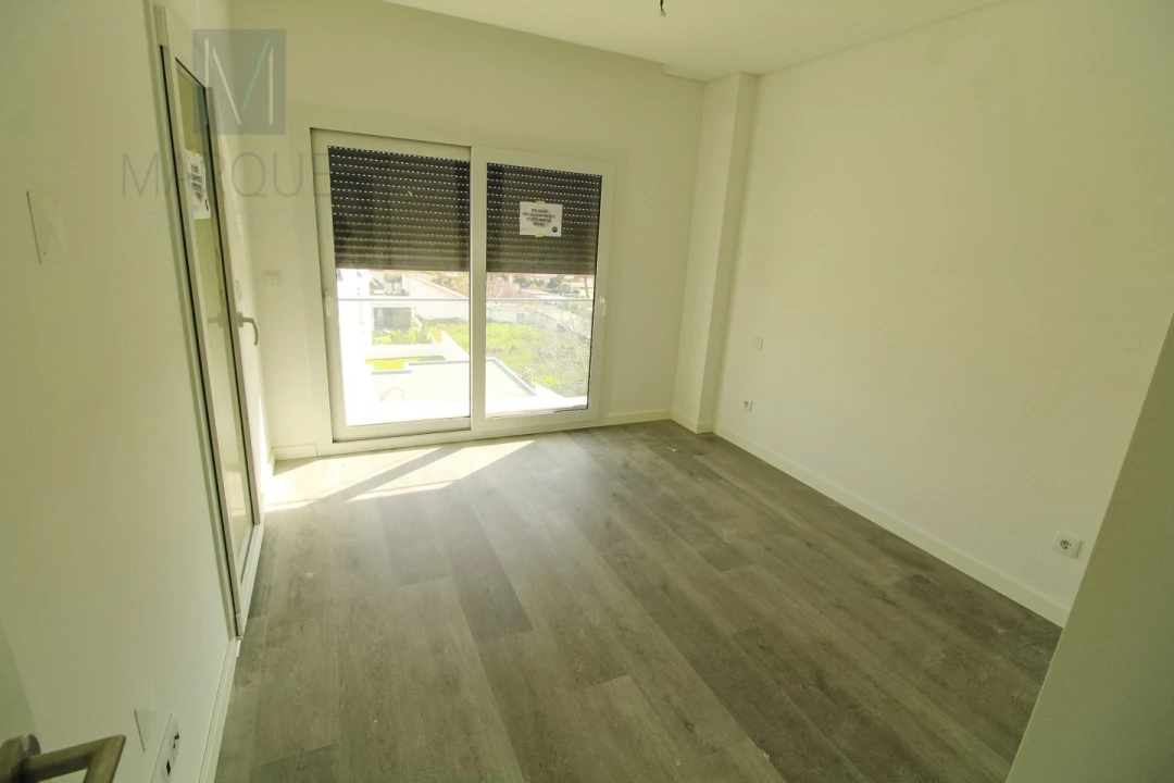 Moradia T4 para Venda em Corroios Foto 32