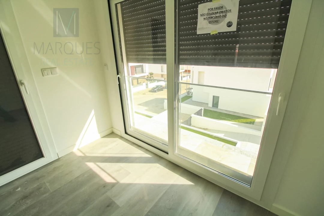 Moradia T4 para Venda em Corroios Foto 33