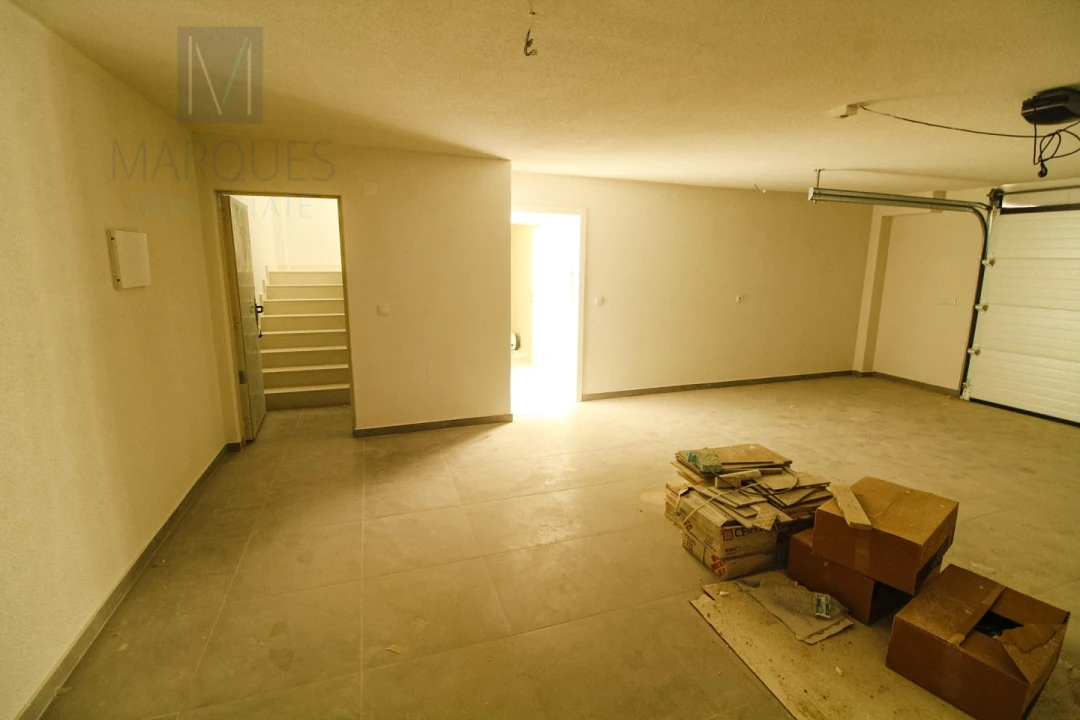 Moradia T4 para Venda em Corroios Foto 35