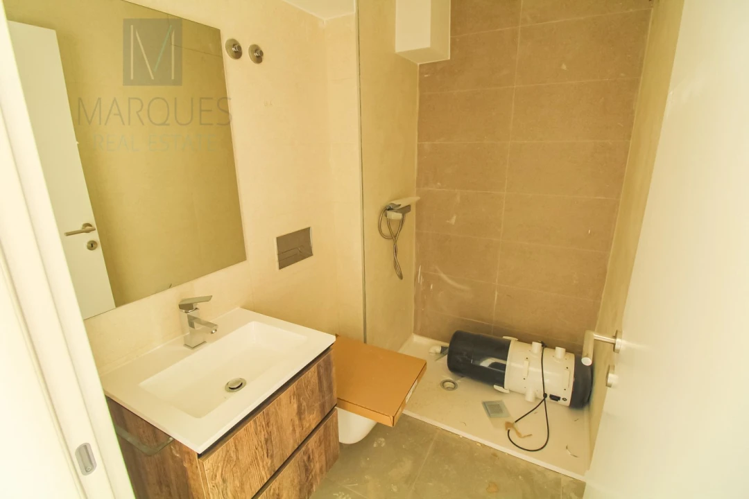 Moradia T4 para Venda em Corroios Foto 36