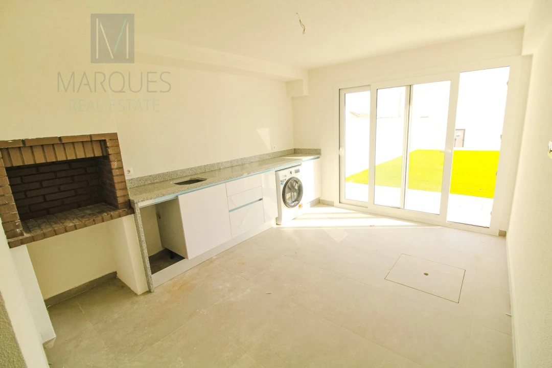 Moradia T4 para Venda em Corroios Foto 37