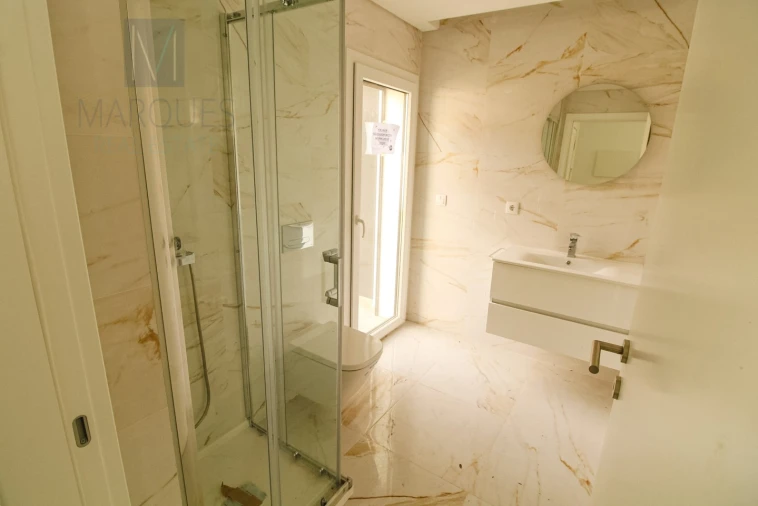 Moradia T4 para Venda em Corroios Foto 8