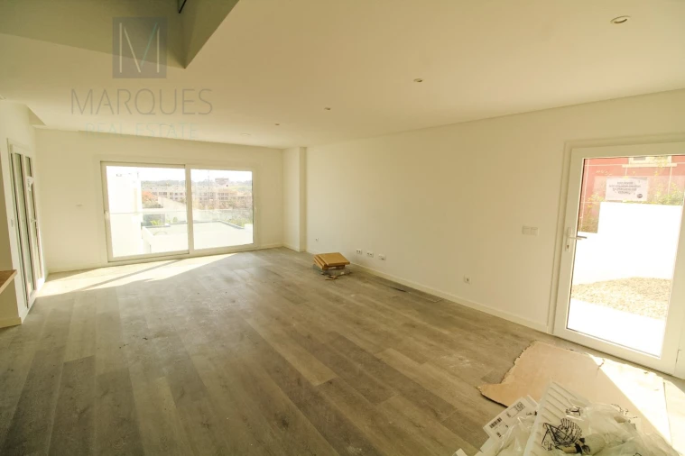 Moradia T4 para Venda em Corroios Foto 14