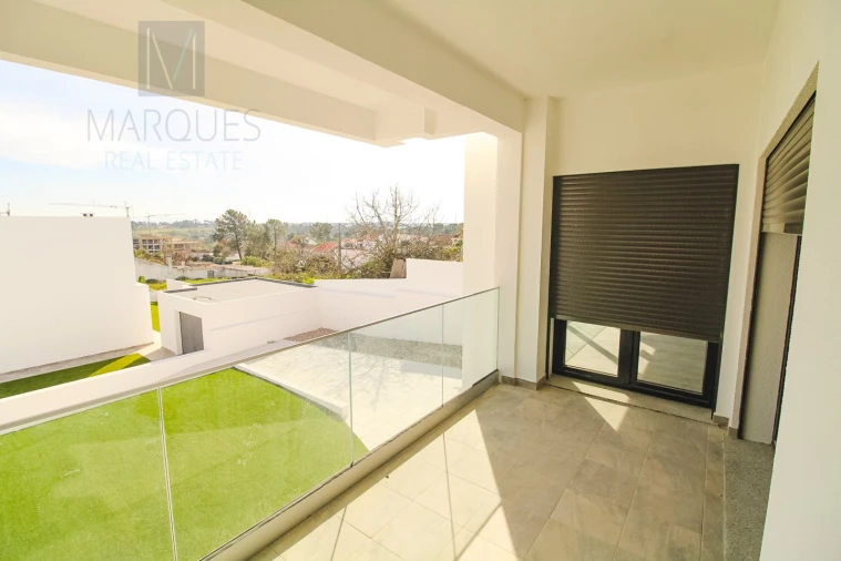 Moradia T4 para Venda em Corroios Foto 19