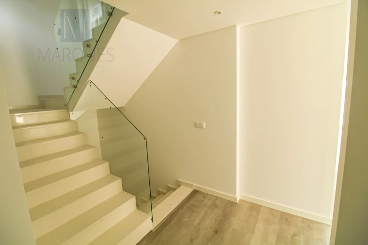 Moradia T4 para Venda em Corroios Foto 20