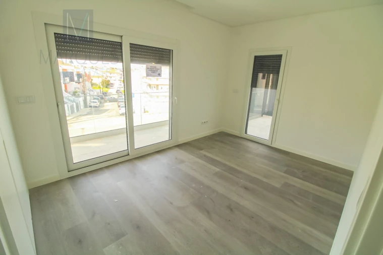 Moradia T4 para Venda em Corroios Foto 29